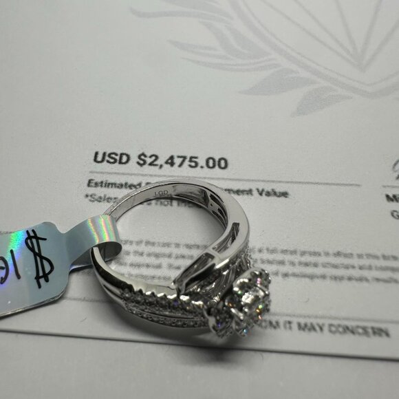 Beautiful Lab Grown 1.00 Ct Diamond Cluster Engagement Ring - Picture 5 of 6